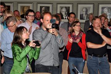 Bei der Kommunalwahl 2014 drängten sich die Besucher und Politiker im Rathaus, um die Auszählung der Stimmen direkt mitzuverfolgen. In diesem Jahr ist das nicht möglich.