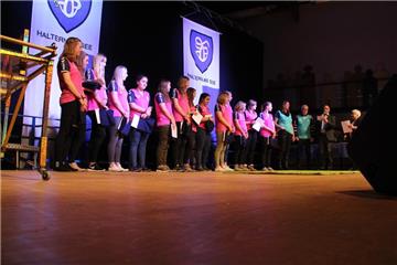 Bei der Sportparty wurden wieder über 100 Halterner Sportler ausgezeichnet, darunter auch die A-Jugend-Handballerinnen des HSC Haltern-Sythen.