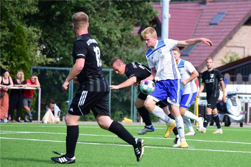 Bei der Stadtmeisterschaft der Reserven zogen am ersten Tag der TuS Haltern, SV Bossendorf, SV Lippramsdorf und Concordia Flaesheim ins Halbfinale ein. Jedes der acht Halterner Teams war am Samstag dreimal im Einsatz.