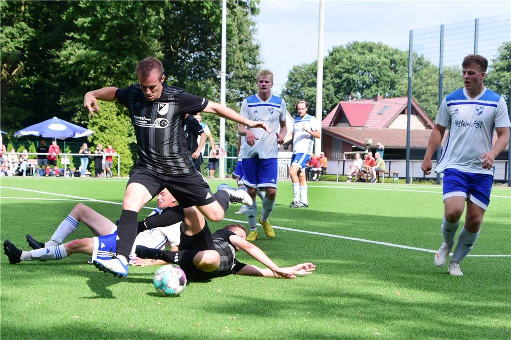 Bei der Stadtmeisterschaft der Reserven zogen am ersten Tag der TuS Haltern, SV Bossendorf, SV Lippramsdorf und Concordia Flaesheim ins Halbfinale ein. Jedes der acht Halterner Teams war am Samstag dreimal im Einsatz.