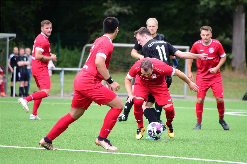 Bei der Stadtmeisterschaft der Reserven zogen am ersten Tag der TuS Haltern, SV Bossendorf, SV Lippramsdorf und Concordia Flaesheim ins Halbfinale ein. Jedes der acht Halterner Teams war am Samstag dreimal im Einsatz.
