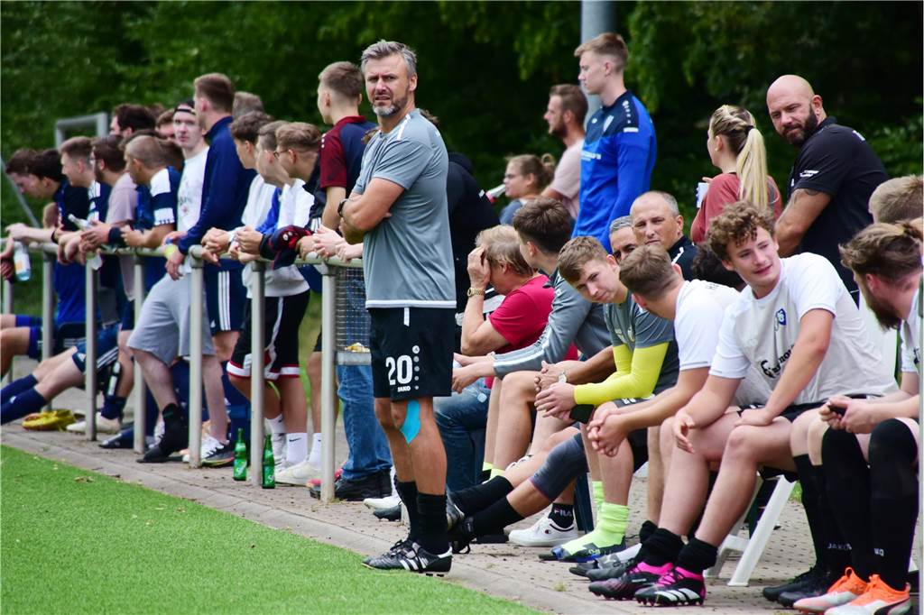 Bei der Stadtmeisterschaft der Reserven zogen am ersten Tag der TuS Haltern, SV Bossendorf, SV Lippramsdorf und Concordia Flaesheim ins Halbfinale ein. Jedes der acht Halterner Teams war am Samstag dreimal im Einsatz.