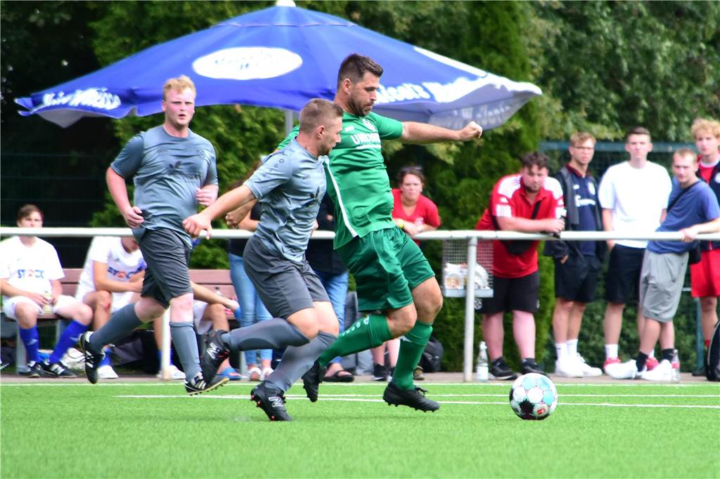 Bei der Stadtmeisterschaft der Reserven zogen am ersten Tag der TuS Haltern, SV Bossendorf, SV Lippramsdorf und Concordia Flaesheim ins Halbfinale ein. Jedes der acht Halterner Teams war am Samstag dreimal im Einsatz.