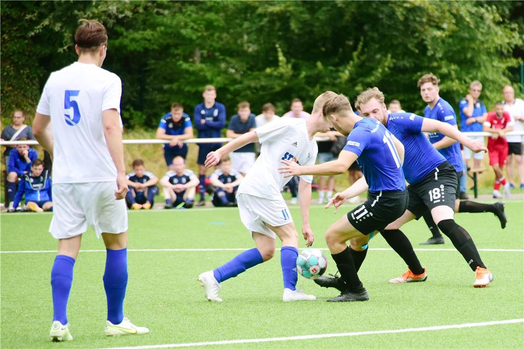 Bei der Stadtmeisterschaft der Reserven zogen am ersten Tag der TuS Haltern, SV Bossendorf, SV Lippramsdorf und Concordia Flaesheim ins Halbfinale ein. Jedes der acht Halterner Teams war am Samstag dreimal im Einsatz.