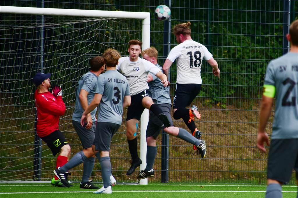 Bei der Stadtmeisterschaft der Reserven zogen am ersten Tag der TuS Haltern, SV Bossendorf, SV Lippramsdorf und Concordia Flaesheim ins Halbfinale ein. Jedes der acht Halterner Teams war am Samstag dreimal im Einsatz.