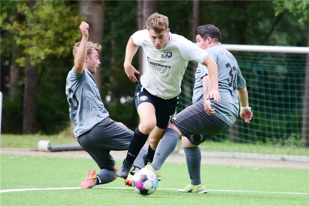Bei der Stadtmeisterschaft der Reserven zogen am ersten Tag der TuS Haltern, SV Bossendorf, SV Lippramsdorf und Concordia Flaesheim ins Halbfinale ein. Jedes der acht Halterner Teams war am Samstag dreimal im Einsatz.