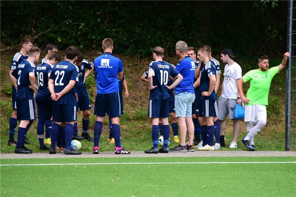 Bei der Stadtmeisterschaft der Reserven zogen am ersten Tag der TuS Haltern, SV Bossendorf, SV Lippramsdorf und Concordia Flaesheim ins Halbfinale ein. Jedes der acht Halterner Teams war am Samstag dreimal im Einsatz.