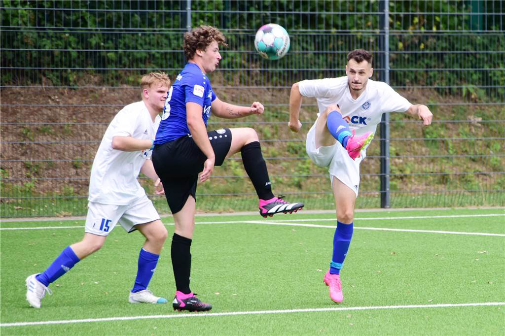 Bei der Stadtmeisterschaft der Reserven zogen am ersten Tag der TuS Haltern, SV Bossendorf, SV Lippramsdorf und Concordia Flaesheim ins Halbfinale ein. Jedes der acht Halterner Teams war am Samstag dreimal im Einsatz.