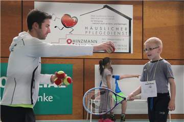 Bei der TG Selm läuft das Training erstmal weiter. Mathias Baer ist Tennislehrer bei der TG Selm.