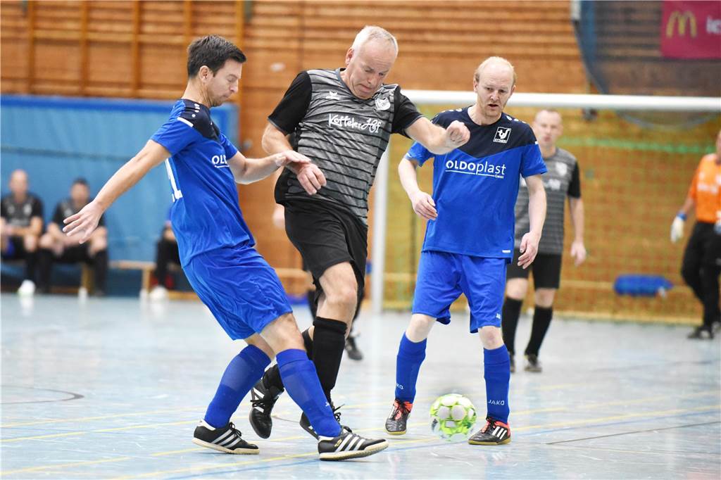 Bei der Ü40-Hallenfußballstadtmeisterschaft setzte sich der TuS Sythen durch.