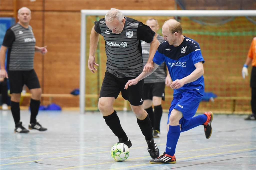 Bei der Ü40-Hallenfußballstadtmeisterschaft setzte sich der TuS Sythen durch.