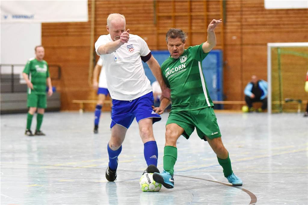 Bei der Ü40-Hallenfußballstadtmeisterschaft setzte sich der TuS Sythen durch.