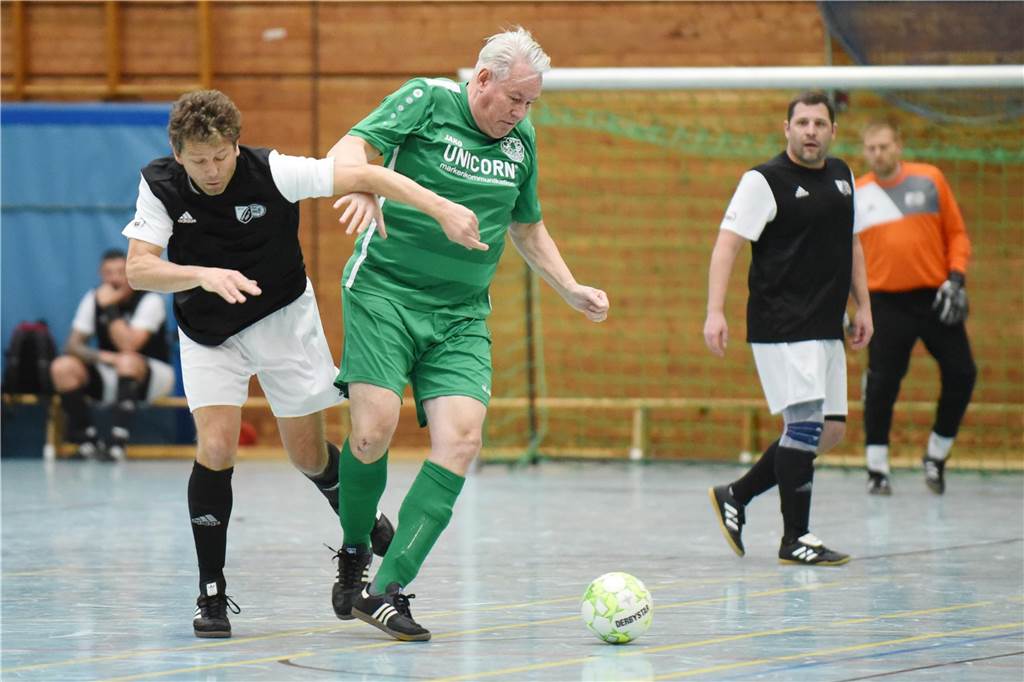 Bei der Ü40-Hallenfußballstadtmeisterschaft setzte sich der TuS Sythen durch.