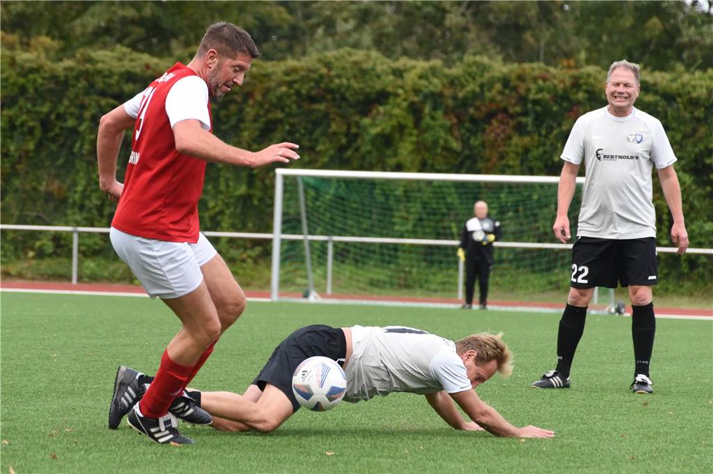 Bei der Ü40-Stadtmeisterschaft hat sich das Team des TuS Haltern im Elfmeterschießen gegen den TuS Sythen durchgesetzt und den Titel geholt.