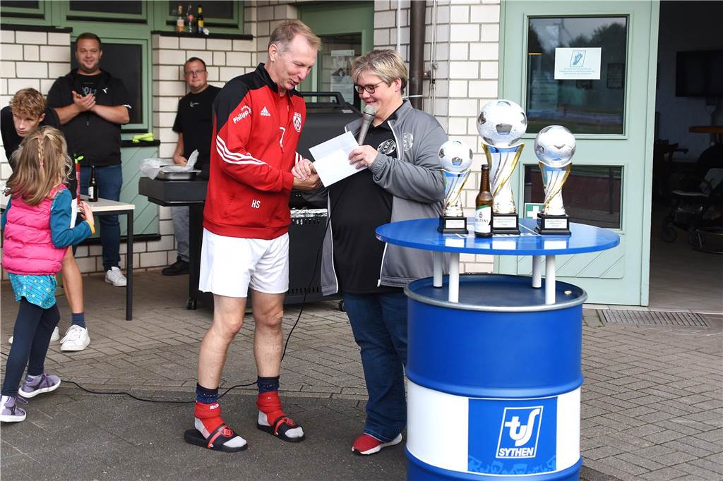 Bei der Ü40-Stadtmeisterschaft hat sich das Team des TuS Haltern im Elfmeterschießen gegen den TuS Sythen durchgesetzt und den Titel geholt.