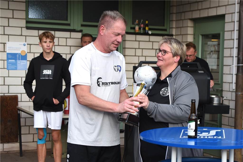 Bei der Ü40-Stadtmeisterschaft hat sich das Team des TuS Haltern im Elfmeterschießen gegen den TuS Sythen durchgesetzt und den Titel geholt.
