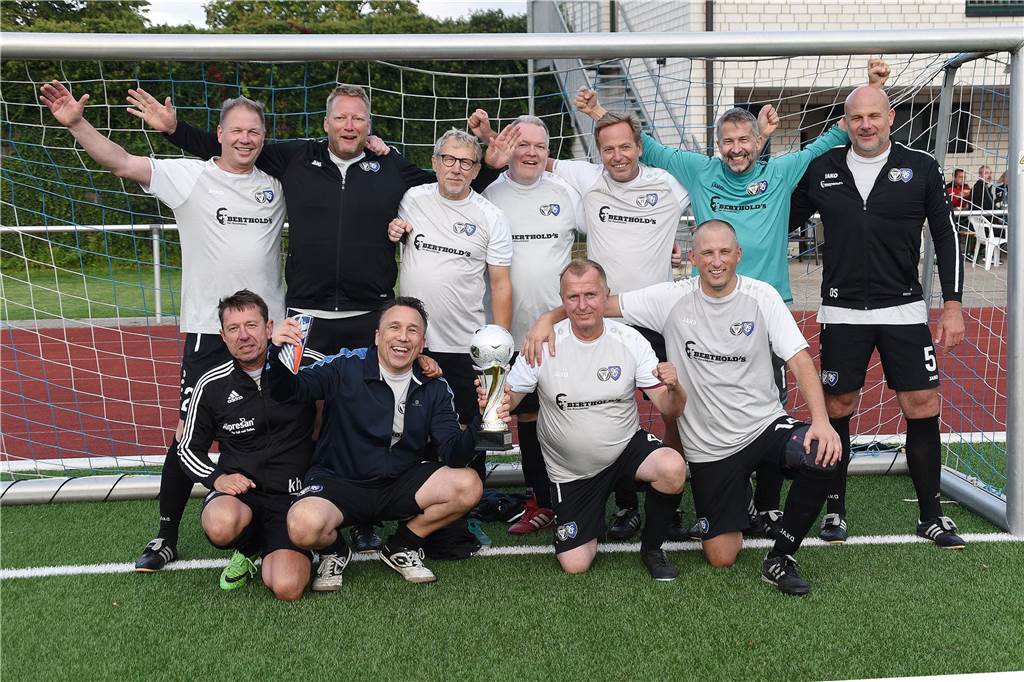 Bei der Ü40-Stadtmeisterschaft hat sich das Team des TuS Haltern im Elfmeterschießen gegen den TuS Sythen durchgesetzt und den Titel geholt.