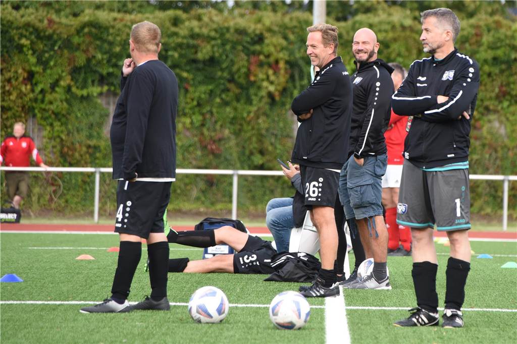 Bei der Ü40-Stadtmeisterschaft hat sich das Team des TuS Haltern im Elfmeterschießen gegen den TuS Sythen durchgesetzt und den Titel geholt.