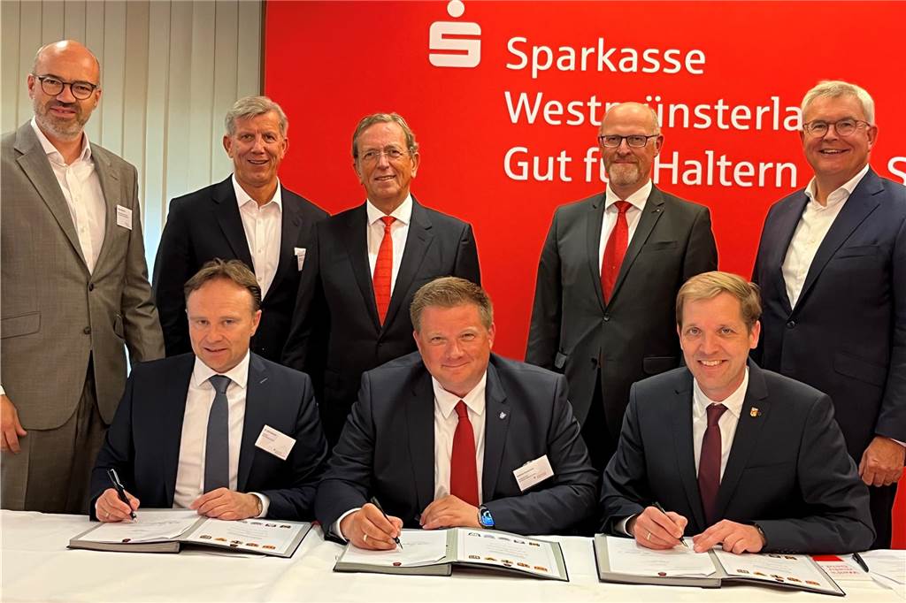 Sparkassen-Fusion: Geldinstitut reagiert auf Sorgen in Haltern Vertragsunterzeichnung zur Fusion der Sparkassen