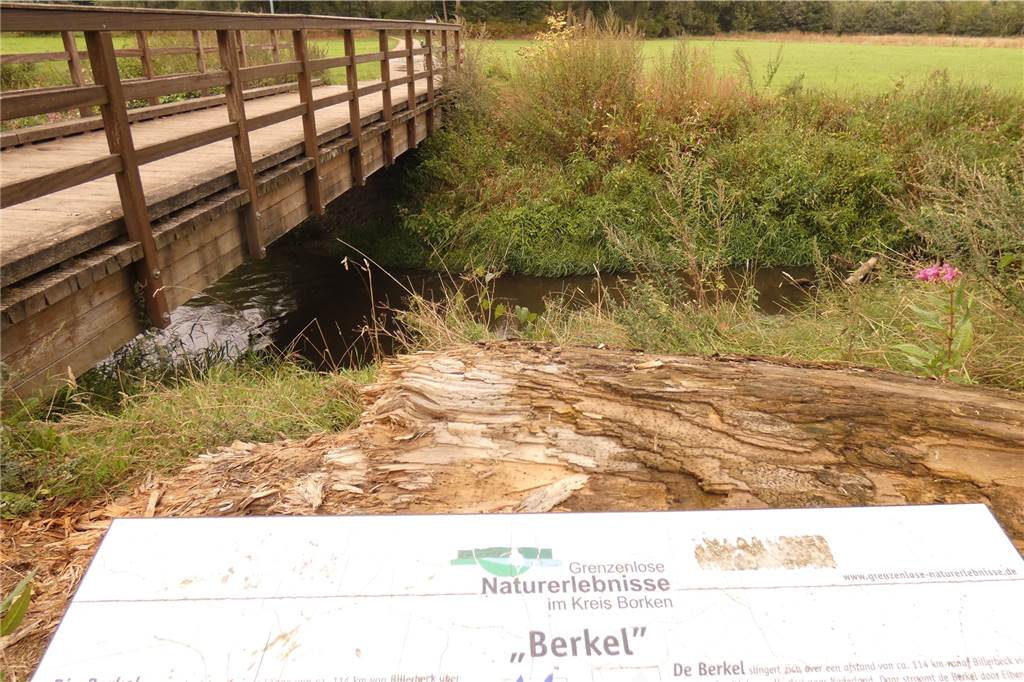 Bei der Wanderung durch die Teufelsschlucht in Richtung Stadtlohn gelangt man an eine Brücke (Funder).