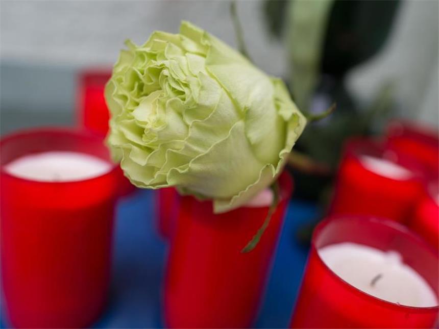 Hunderte Trauergäste gedenken der Opfer von Bad Aibling Bei der Zugkatastrophe von Bad Aibling haben elf Menschen ihr Leben verloren. Foto: Matthias Balk