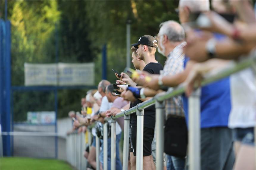 Jetzt mitmachen: Die große Umfrage vor dem Start der Amateurfußball-Saison in Dortmund Bei dieser Umfrage sind die Zuschauer genauso gefragt, wie die Spieler selbst.