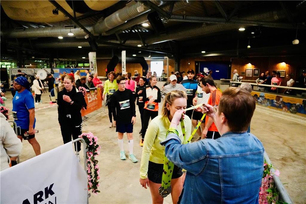 Bei Dortmunder Frühlingslauf im Revierpark Wischlingen waren am Sonntag viele Laufbegeisterte unterwegs.