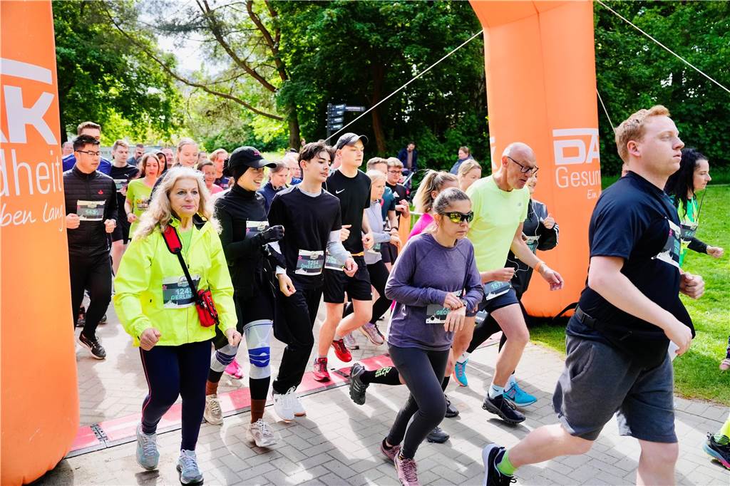 Bei Dortmunder Frühlingslauf im Revierpark Wischlingen waren am Sonntag viele Laufbegeisterte unterwegs.
