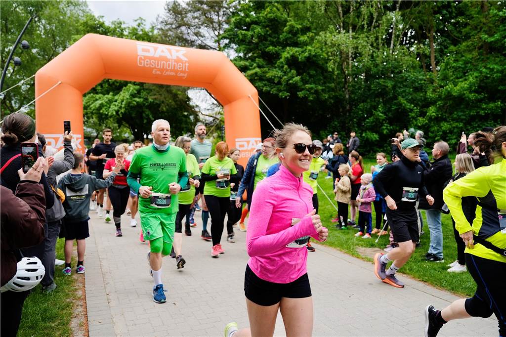 Bei Dortmunder Frühlingslauf im Revierpark Wischlingen waren am Sonntag viele Laufbegeisterte unterwegs.