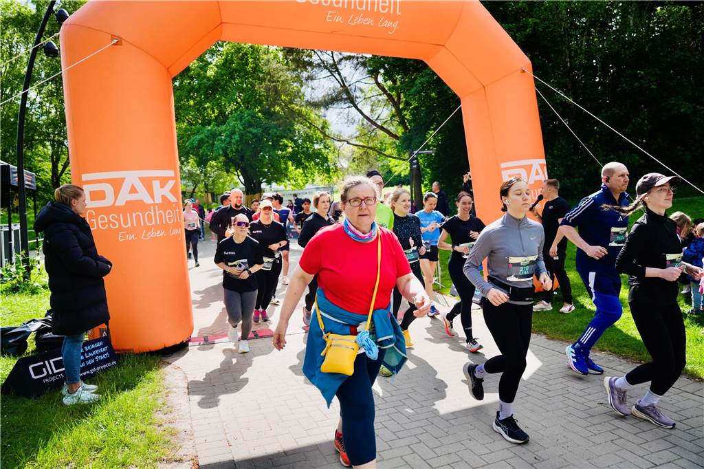 Bei Dortmunder Frühlingslauf im Revierpark Wischlingen waren am Sonntag viele Laufbegeisterte unterwegs.