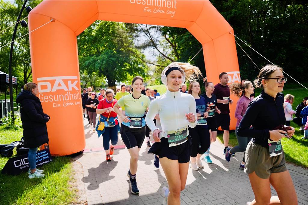 Bei Dortmunder Frühlingslauf im Revierpark Wischlingen waren am Sonntag viele Laufbegeisterte unterwegs.