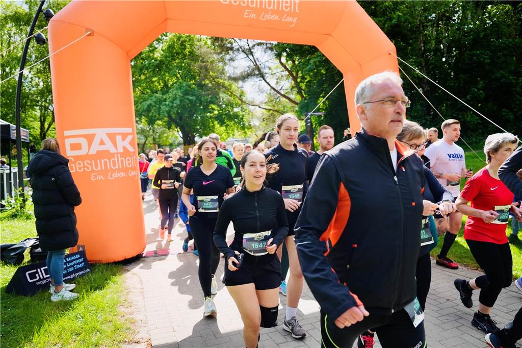 Bei Dortmunder Frühlingslauf im Revierpark Wischlingen waren am Sonntag viele Laufbegeisterte unterwegs.