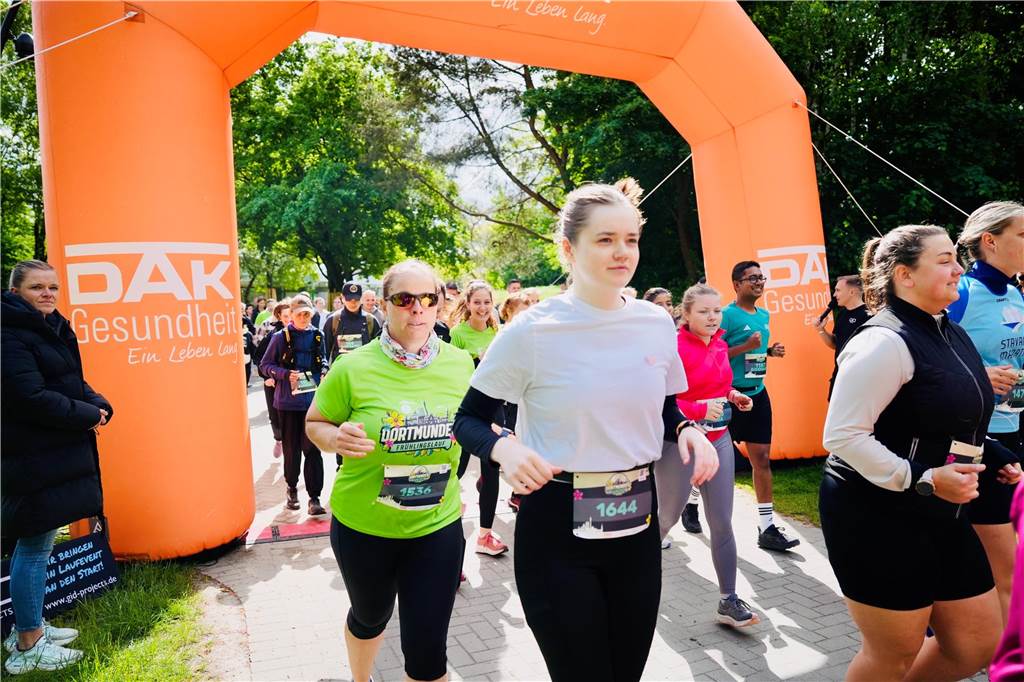 Bei Dortmunder Frühlingslauf im Revierpark Wischlingen waren am Sonntag viele Laufbegeisterte unterwegs.