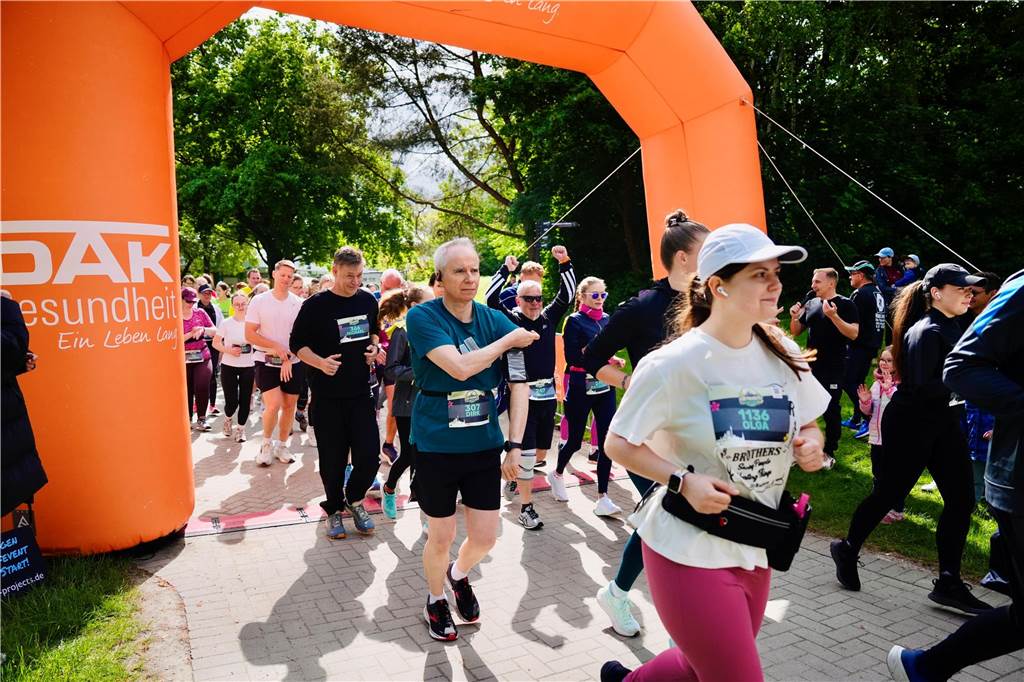 Bei Dortmunder Frühlingslauf im Revierpark Wischlingen waren am Sonntag viele Laufbegeisterte unterwegs.