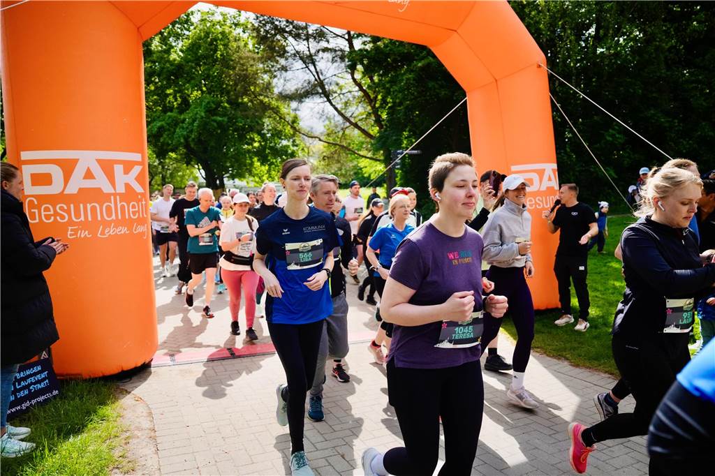 Bei Dortmunder Frühlingslauf im Revierpark Wischlingen waren am Sonntag viele Laufbegeisterte unterwegs.