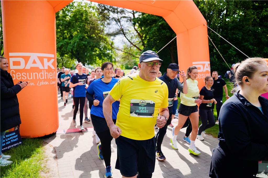 Bei Dortmunder Frühlingslauf im Revierpark Wischlingen waren am Sonntag viele Laufbegeisterte unterwegs.
