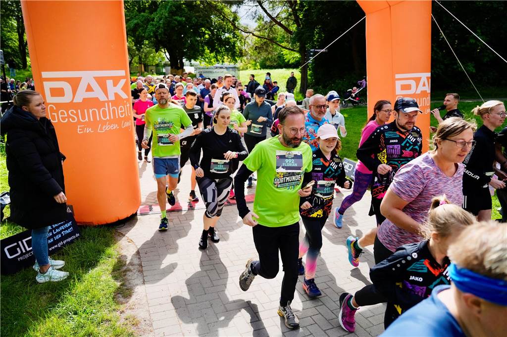 Bei Dortmunder Frühlingslauf im Revierpark Wischlingen waren am Sonntag viele Laufbegeisterte unterwegs.