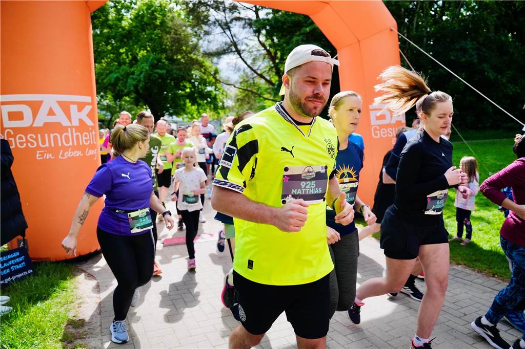 Bei Dortmunder Frühlingslauf im Revierpark Wischlingen waren am Sonntag viele Laufbegeisterte unterwegs.