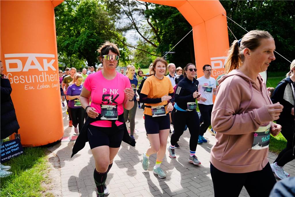 Bei Dortmunder Frühlingslauf im Revierpark Wischlingen waren am Sonntag viele Laufbegeisterte unterwegs.