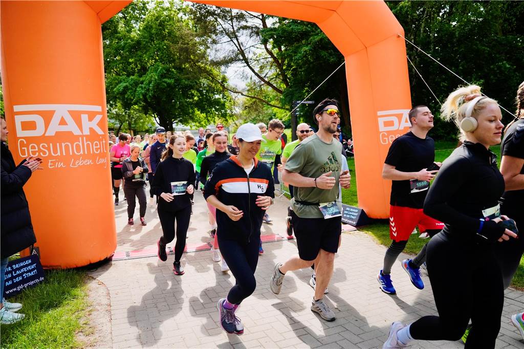 Bei Dortmunder Frühlingslauf im Revierpark Wischlingen waren am Sonntag viele Laufbegeisterte unterwegs.