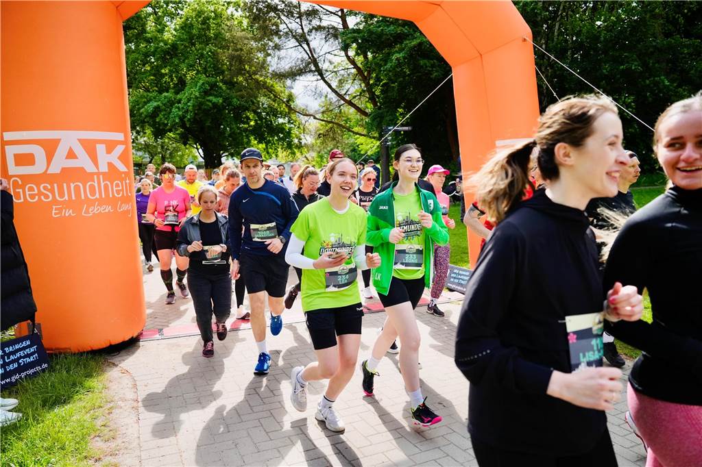 Bei Dortmunder Frühlingslauf im Revierpark Wischlingen waren am Sonntag viele Laufbegeisterte unterwegs.
