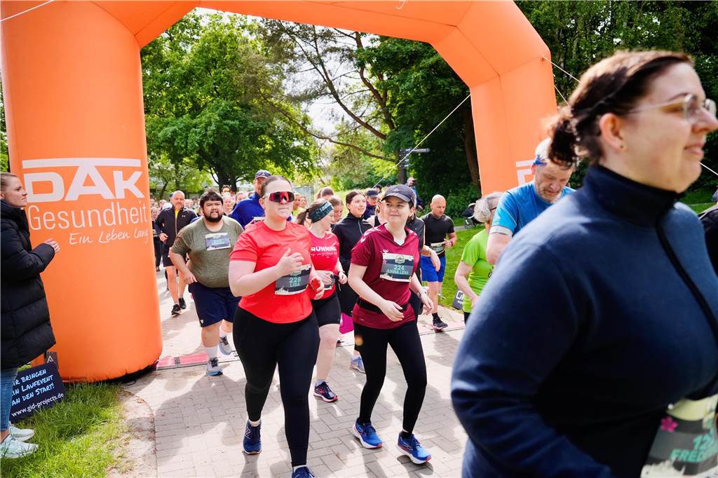 Bei Dortmunder Frühlingslauf im Revierpark Wischlingen waren am Sonntag viele Laufbegeisterte unterwegs.