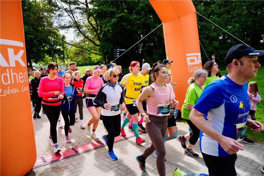 Bei Dortmunder Frühlingslauf im Revierpark Wischlingen waren am Sonntag viele Laufbegeisterte unterwegs.
