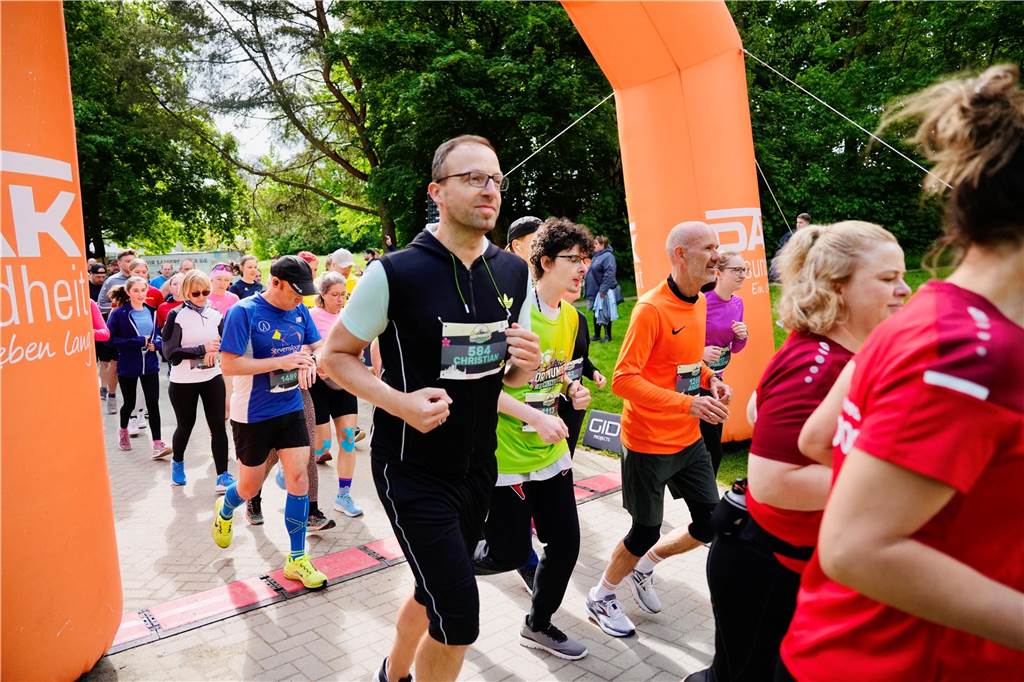 Bei Dortmunder Frühlingslauf im Revierpark Wischlingen waren am Sonntag viele Laufbegeisterte unterwegs.