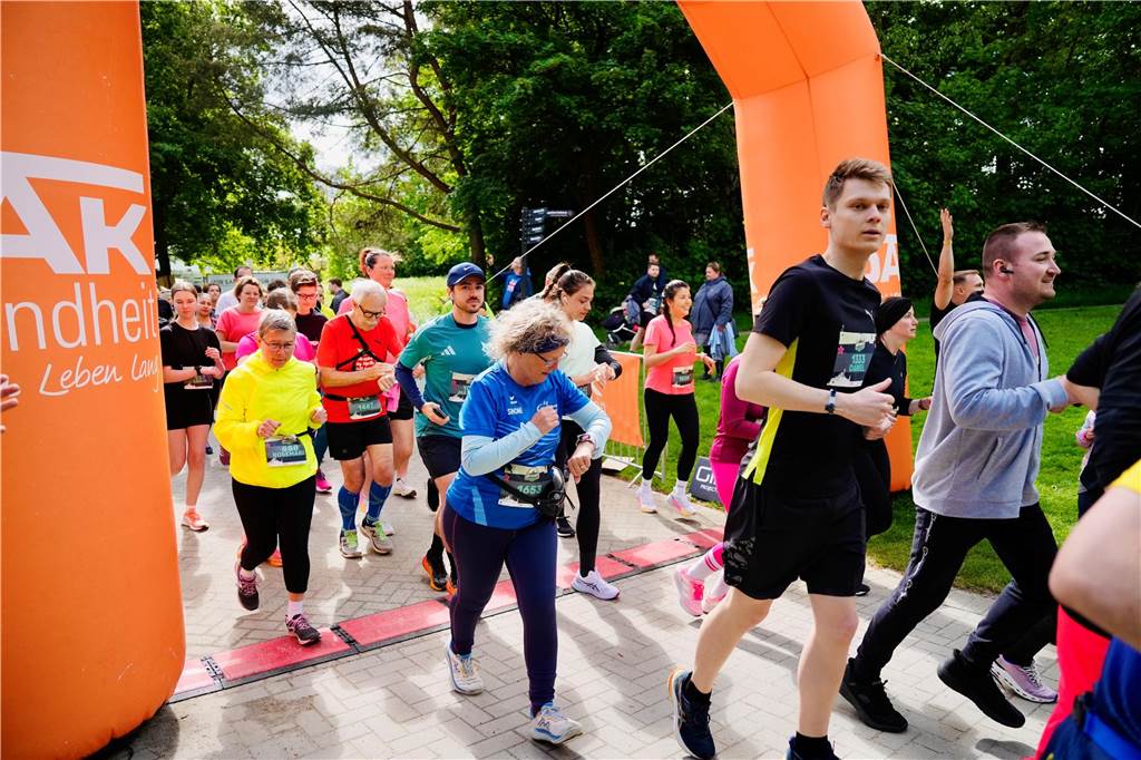 Bei Dortmunder Frühlingslauf im Revierpark Wischlingen waren am Sonntag viele Laufbegeisterte unterwegs.