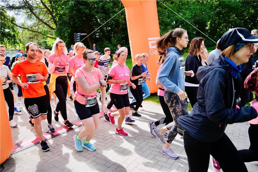 Bei Dortmunder Frühlingslauf im Revierpark Wischlingen waren am Sonntag viele Laufbegeisterte unterwegs.