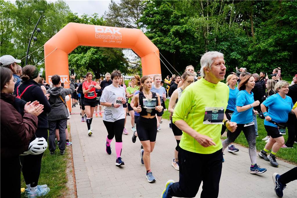 Bei Dortmunder Frühlingslauf im Revierpark Wischlingen waren am Sonntag viele Laufbegeisterte unterwegs.
