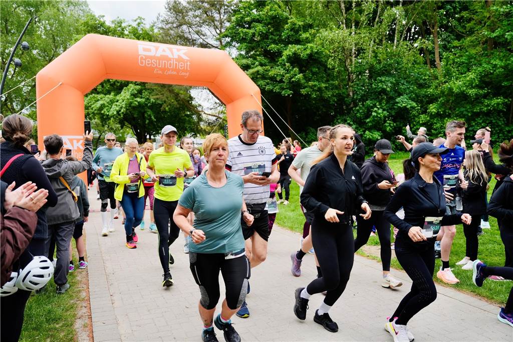 Bei Dortmunder Frühlingslauf im Revierpark Wischlingen waren am Sonntag viele Laufbegeisterte unterwegs.