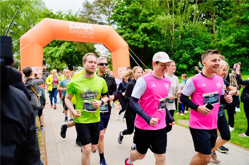 Bei Dortmunder Frühlingslauf im Revierpark Wischlingen waren am Sonntag viele Laufbegeisterte unterwegs.