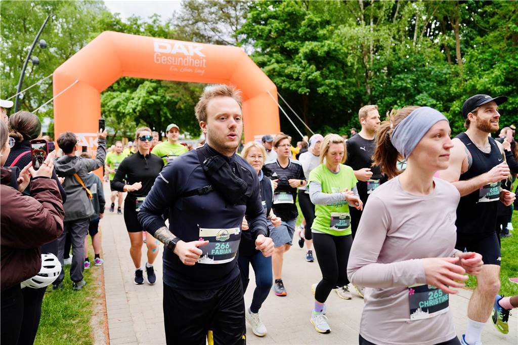 Bei Dortmunder Frühlingslauf im Revierpark Wischlingen waren am Sonntag viele Laufbegeisterte unterwegs.